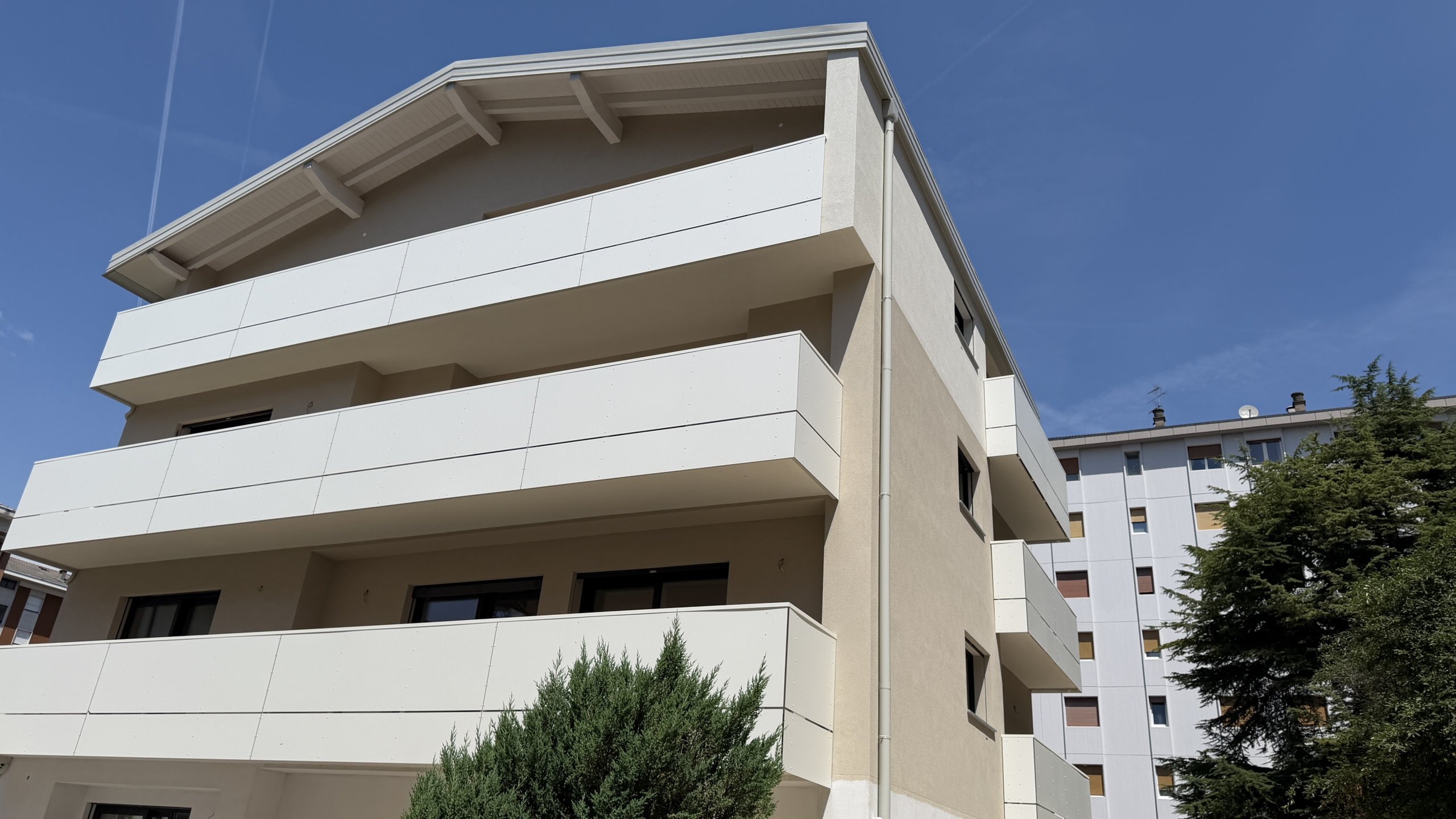Viale Verona, esclusivo trilocale ad ultimo piano con terrazzo Viale Verona, esclusivo trilocale ad ultimo piano con terrazzo